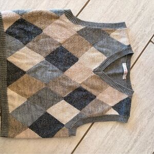 Esprit Gray and Cream V-Neck Sweater with Classic Design
